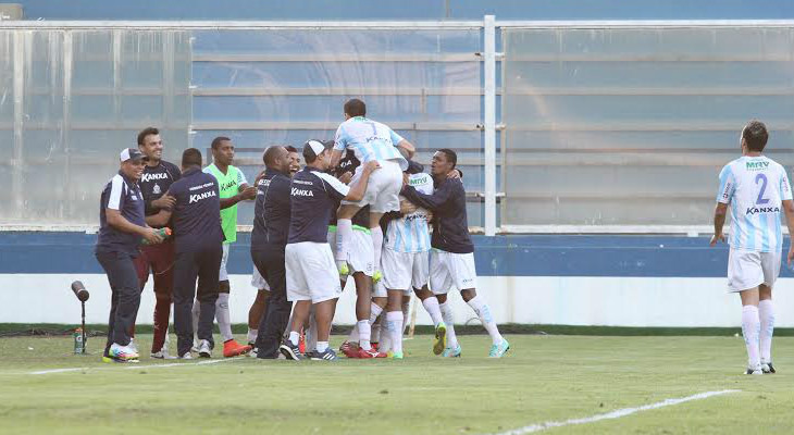  Macaé é o clube que mais comemorou gols na edição 2015 da Série B do Brasileirão!