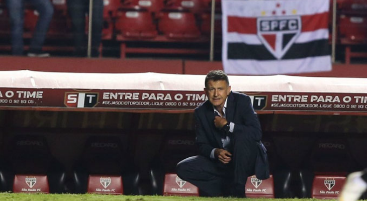  Juan Carlos Osório não gostou de ver o Morumbi vazio em jogo que colocou o São Paulo no G4 do Brasileirão!