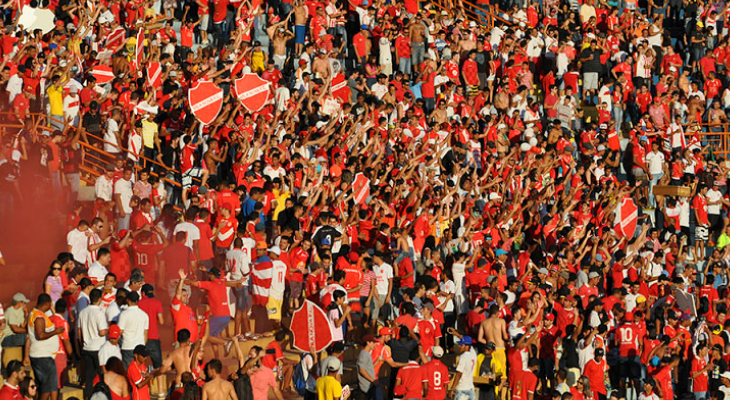  Um ano após chorar o rebaixamento na Série B, torcida do Vila Nova comemora o acesso na Série C!