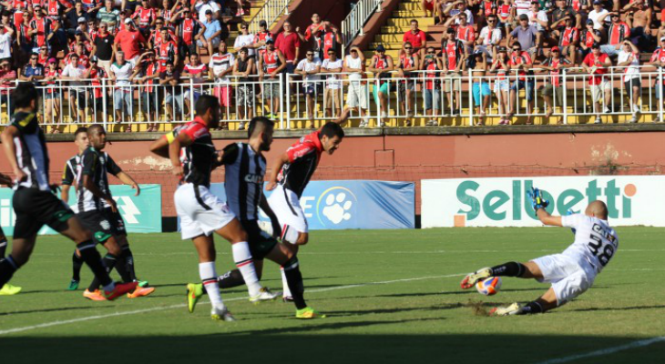  Joinville e Figueirense são dois dos quatro clubes catarinenses que lutam contra o rebaixamento no Brasileirão!