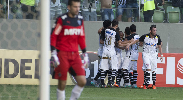  Corinthians atropelou o Atlético Mineiro e abriu 11 pontos de vantagem na liderança do Brasileirão!