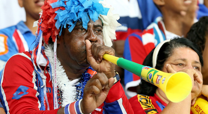  Festa dos torcedores, mas corneta para o elenco do Bahia, mais um ano na Série B do Brasileirão!