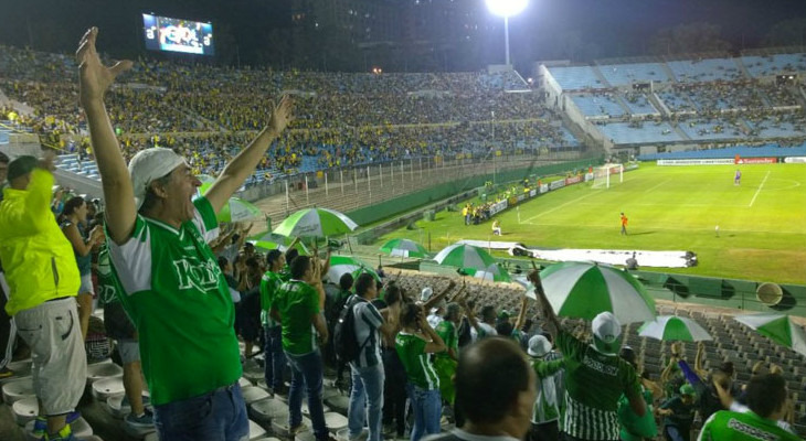  Torcida comemorou quatro vitórias em quatro jogos e a classificação do Atlético Nacional na Libertadores!