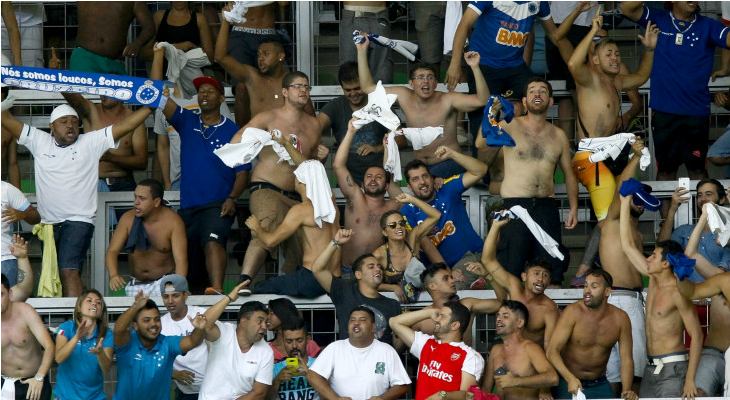  Torcedores do Cruzeiro fizeram festa no Independência durante o clássico contra o rival Atlético Mineiro!