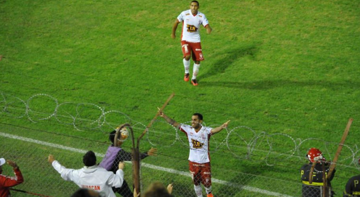  Na vice-liderança do Grupo 4, Huracán só depende das suas forças para avançar na Libertadores!