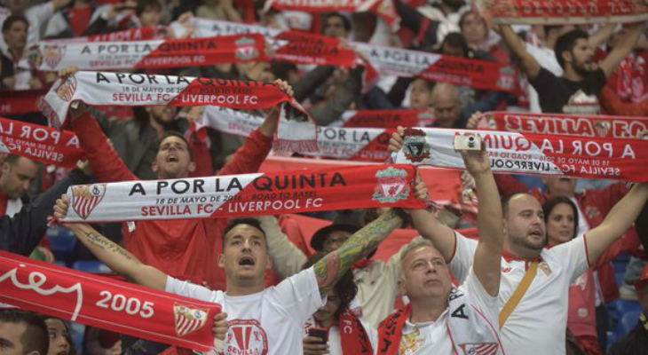  Torcida compareceu em peso na Suíça e comemorou mais um título do Sevilla na UEFA Europa League!