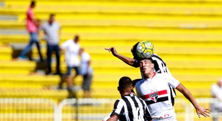  Arquibancadas vazias no Raulino de Oliveira são comuns nos jogos dos cariocas pelo Brasileirão!