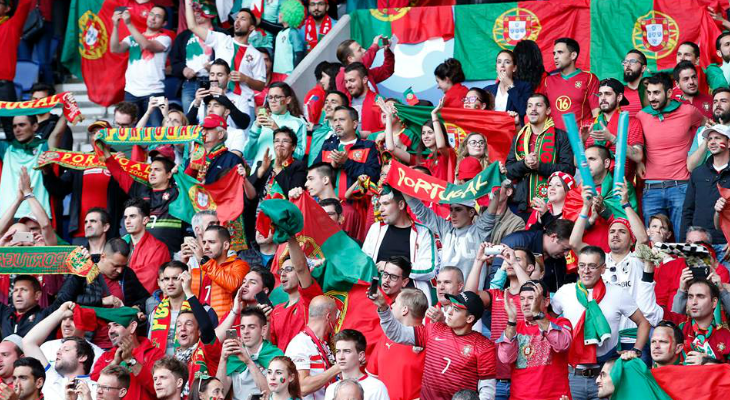  Torcida de Portugal, com 12 anos de atraso, pôde comemorar o primeiro título na Eurocopa!