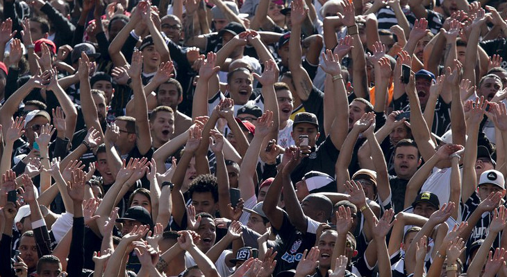  Atual campeão Corinthians, mesmo com campanha modesta, lota as arquibancadas em grandes jogos do Brasileirão!