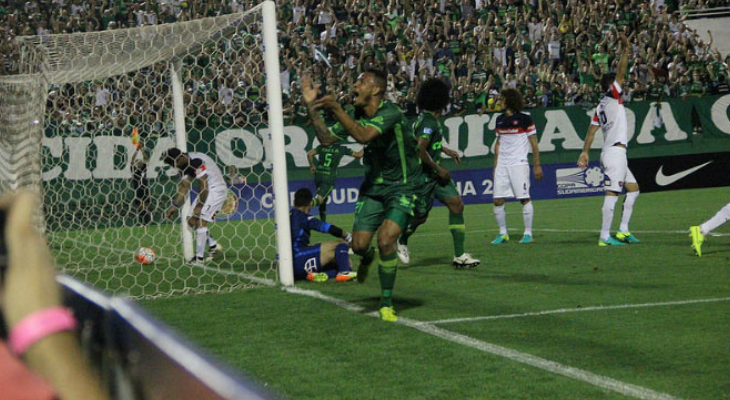  Chapecoense venceu o San Lorenzo e se juntou a outros cinco brasileiros na final da Copa Sul-americana!