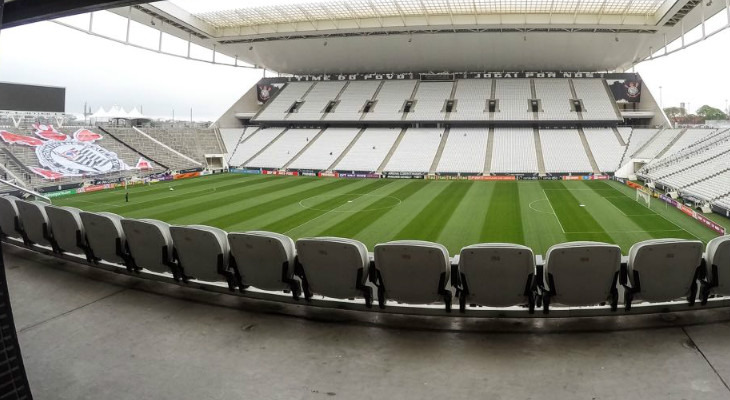  Setor Norte da Arena Corinthians - ao lado esquerdo - não recebeu as torcidas organizadas por conta de punições ao clube paulista!