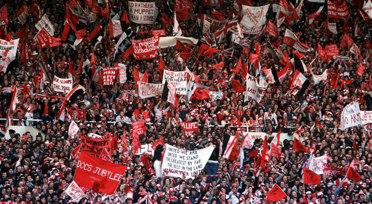  Manchester United não faz uma boa campanha em campo, mas mesmo assim tem a melhor média de público!