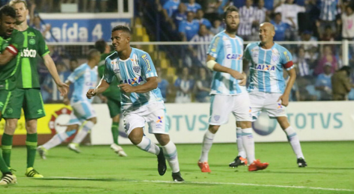  Avaí se isolou na liderança do Catarinense ao atropelar a Chapecoense na Ressacada!