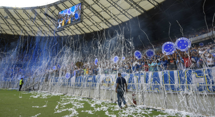  Torcida do Cruzeiro deu show nas arquibancadas e, pelo menos, deu esse título ao clube no Estadual Mineiro!