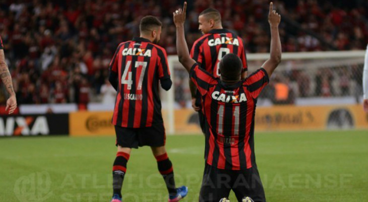  Atlético Paranaense, atrás do primeiro título, terá duelo brasileiro contra o Santos pelas oitavas de final da Libertadores!