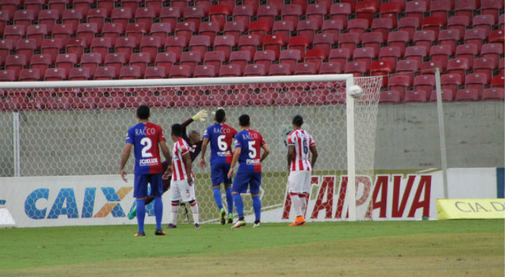  Náutico está na lanterna, sem vitória e com a pior defesa da Série B, tendo levado gols em nove dos dez jogos!