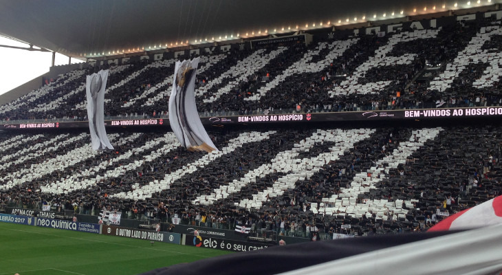  Corinthians bateu recorde de público em seu estádio e aumentou ainda mais sua média de pagantes no Brasileirão!