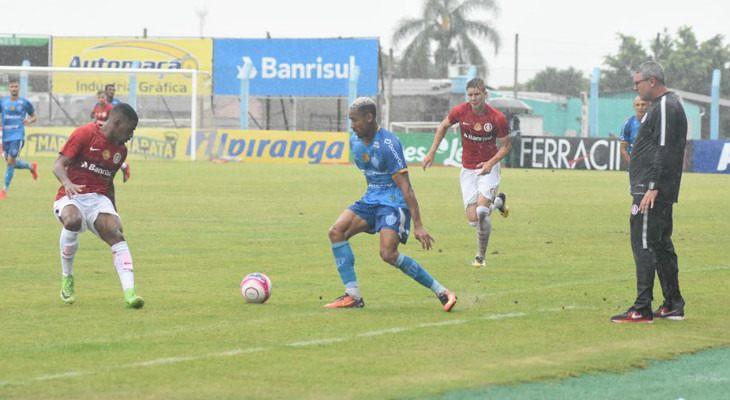  Novo Hamburgo, após apanhar do Caxias, por 3 a 0, perdeu pelo mesmo placar do Internacional no Gauchão!