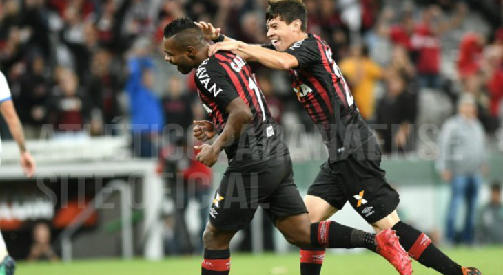  Atlético Paranaense fez o jogo com o maior número de gols na abertura do Brasileirão ao meter 5 a 1 na Chapecoense!