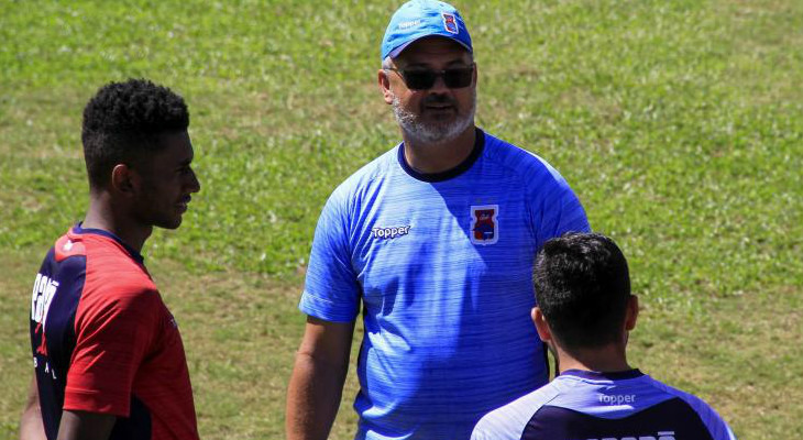  Rogério Micale ainda não conseguiu dar a primeira vitória ao Paraná que amarga a lanterna do Brasileirão!