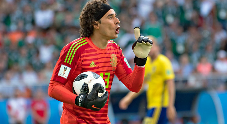  Goleiro Ochoa não teve vida fácil contra a Suécia e levou até mesmo gol contra na Copa do Mundo 2018!