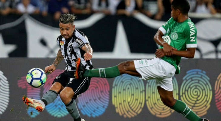  Botafogo até venceu a Chapecoense, mas voltou a amargar déficit no Brasileirão!