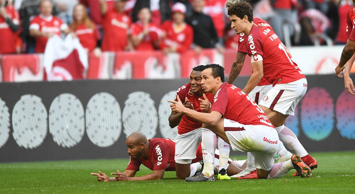  Internacional foi certeiro contra o Botafogo e se manteve na caça ao líder do Brasileirão!