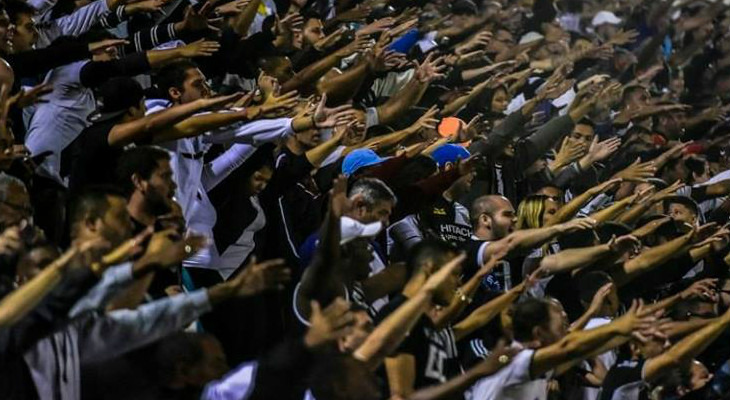  Ponte Preta, que defende tabu no dérbi, já conquistou o acesso na Série B quando teve a companhia do rival Guarani!