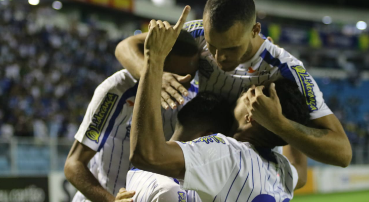  Avaí foi campeão catarinense, mas agora só terá o Brasileirão para disputar nesta temporada!