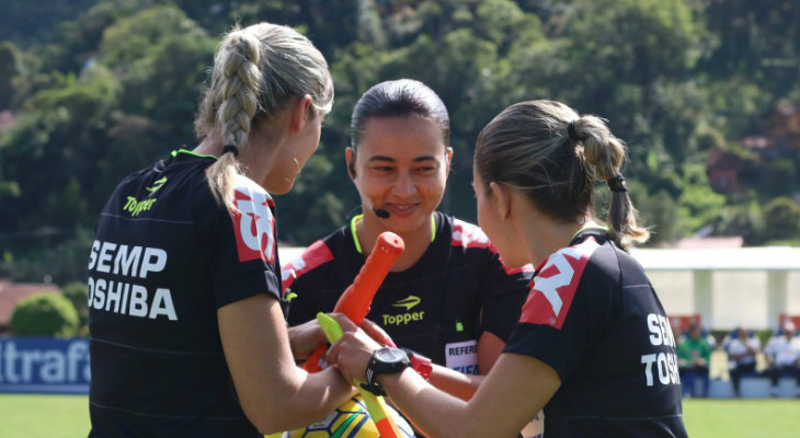  Arbitragem brasileira apitará a semifinal entre Inglaterra e EUA pela Copa do Mundo Feminina!