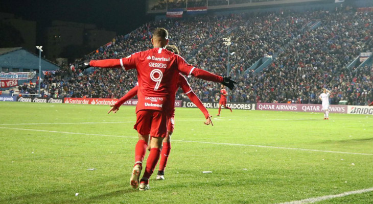  Internacional aumentou a vantagem sobre o Nacional ao vencer fora de casa pelas oitavas da Libertadores!