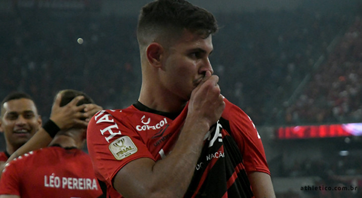  Athletico Paranaense saiu na frente do Internacional e jogará pelo empate na Copa do Brasil!