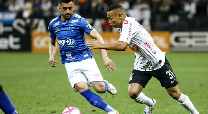  Corinthians foi derrotado pelo Cruzeiro e completou cinco jogos sem vitória no Brasileirão!