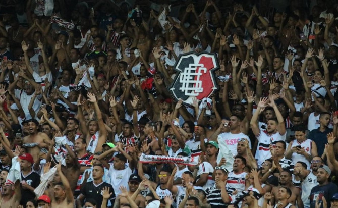  Torcida do Santa Cruz faz a festa no Arruda