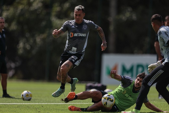  Vargas é o destaque do Galo