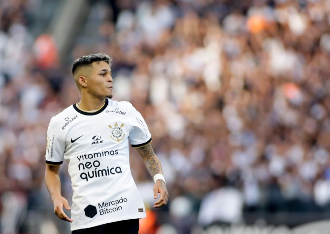  Adson é uma das revelações do Corinthians na competição