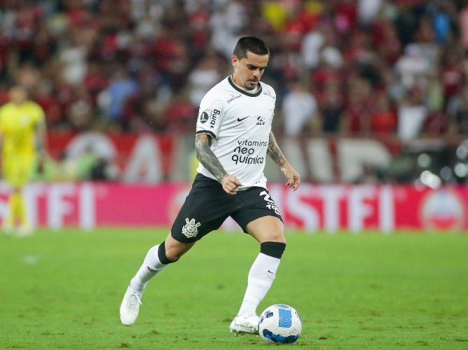  Fagner deve ser titular no Corinthians contra o Palmeiras