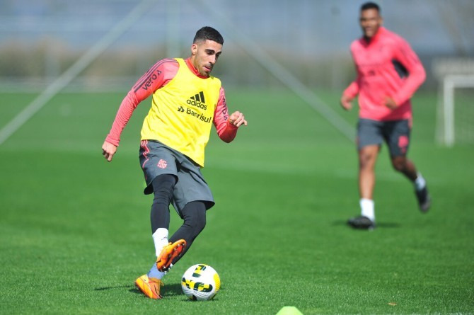  Volante Gabriel chegou para o Brasileiro no Inter e tem sido titular