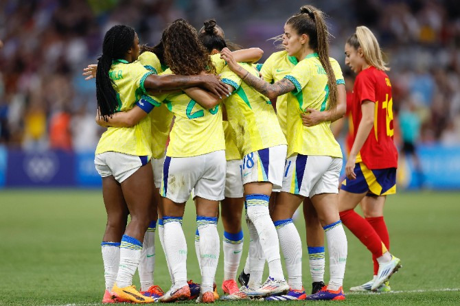  Brasil fez 4 a 2 na Espanha e garantiu presença em sua terceira final olímpica!