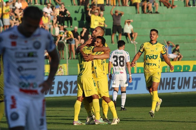  Mirassol dá show em campo, mas arquibancadas seguem vazias na Série B!