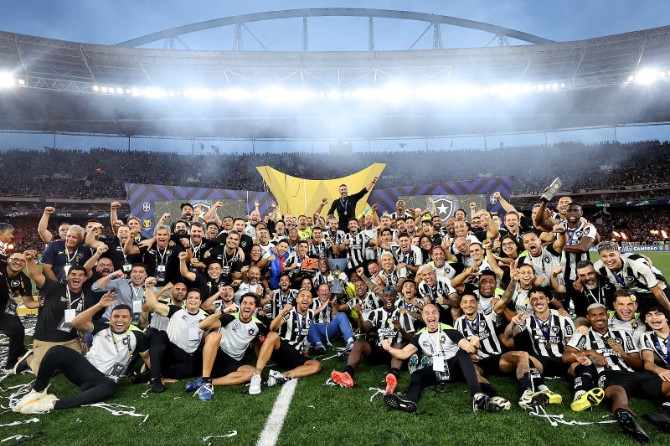  Botafogo foi campeão brasileiro e da Libertadores em 2024!