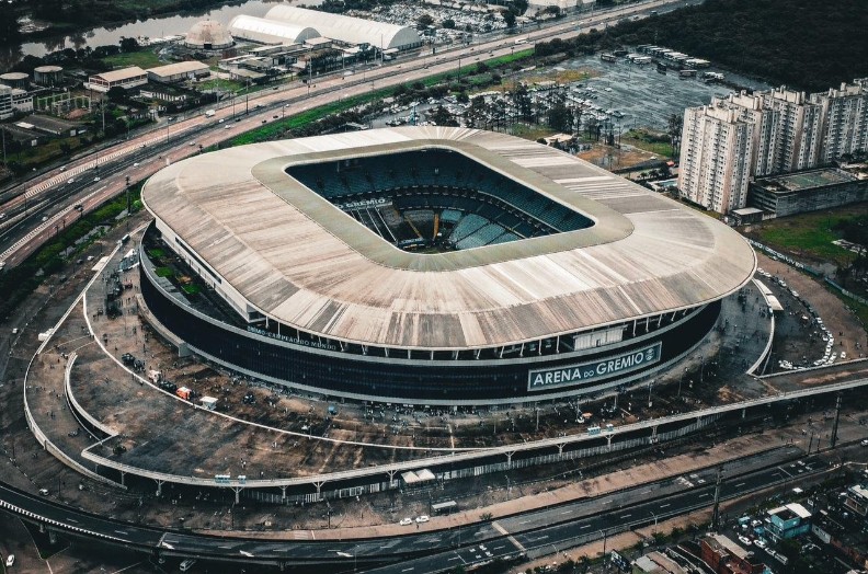 Em jogo difícil em Porto Alegre, Timão vence Grêmio e respira no